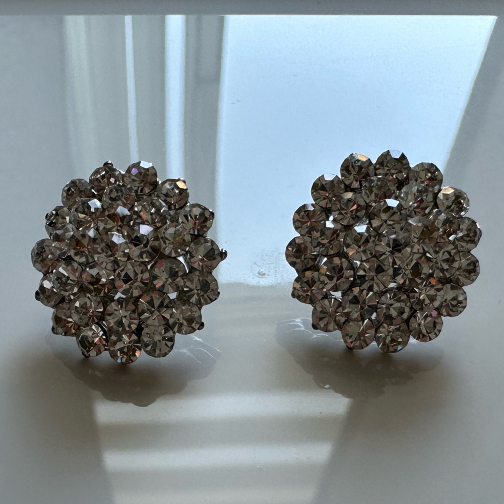 Vintage Silver-Tone Rhinestone Cluster Stud Earrings – Glam Statement Sparkle